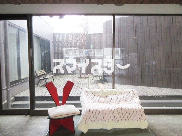 立川市高松町１丁目の賃貸マンションのロビー