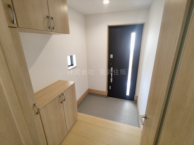 【玄関】 | 川越市砂新田　全2棟　A号棟 | 収納もある玄関です