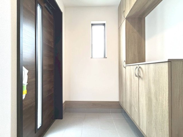 【商談中】ハートフルタウン　江南市前飛保町西町　全1区画分譲の玄関|玄関ドアの鍵はディンプルキーと内側はサムターンキーになっており防犯性の高い仕様になっています。