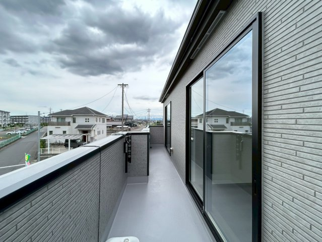 【商談中】ハートフルタウン　江南市前飛保町西町　全1区画分譲のバルコニー|バルコニーは南向きで洗濯物もよく乾きます！