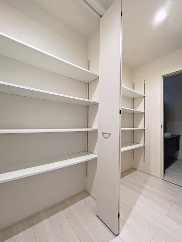 新築戸建・新築建売　郡山市安積西長久保　安積第一小・安積中の収納|大容量のパントリーは食品や日用品、防災グッズなどの保管に便利です！