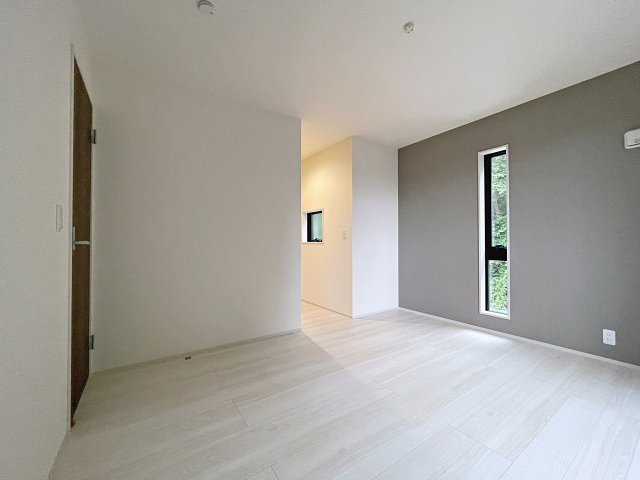 新築戸建・新築建売　郡山市安積西長久保　安積第一小・安積中の洋室|バルコニーに面しており大きな窓から日差しが入るので気持ちの良いプライベート空間です！
