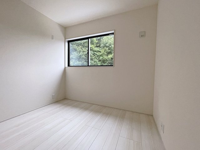 新築戸建・新築建売　郡山市安積西長久保　安積第一小・安積中の洋室|4.7帖の洋室はコンパクトなので空調効率が高く過ごしやすいプライベートルーム！