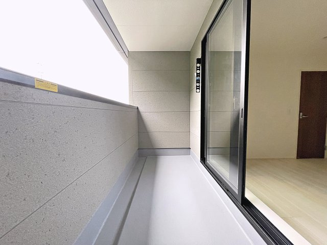 新築戸建・新築建売　郡山市安積西長久保　安積第一小・安積中のバルコニー|天候の急な変化にも柔軟に対応できる快適なインナーバルコニー！