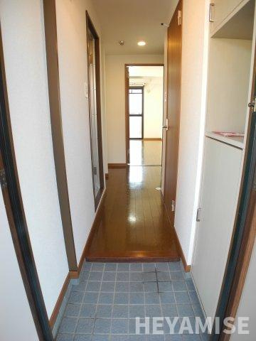 TSビルの玄関|※反転間取りの別のお部屋の写真です※