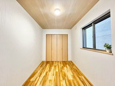 【寝室】 | 豊中市服部南町中古戸建 | 現在ご返済中のカーローン・カードローン・教育ローンなどを住宅ローンに一本化したり、家具家電購入費用・引越し費用を住宅ローンと組み合わせるなど、お客さまにメリットの多い住宅ローンのご提案が可能です。