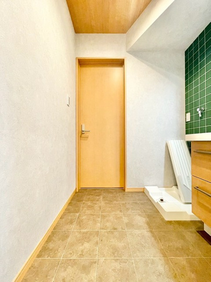 【脱衣所】 | 豊中市服部南町中古戸建 | エイブル売買事業部では、箕面市・豊中市・吹田市・池田市・茨木市・高槻市の北摂エリア全域で、物件のご紹介を致しております。北摂エリアにて購入物件をお探しの際は、当社までお問合せ下さいませ。