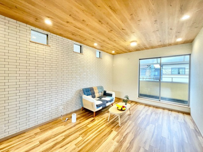【居間・リビング】 | 豊中市服部南町中古戸建 | エイブルだけの嬉しいサービス、ご用意しております。詳細は、お気軽に当社までお問合せ下さいませ！