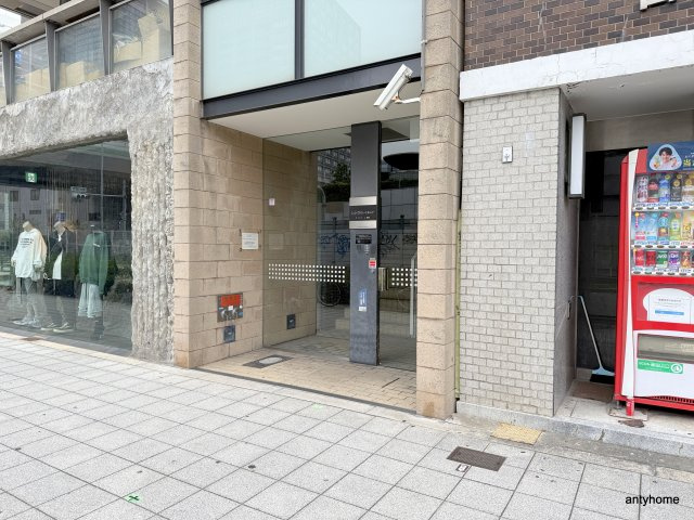 アーバンフラッツ湊町　仲介手数料無料のエントランス
