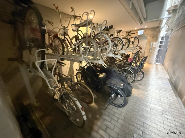 アーバンフラッツ湊町　仲介手数料無料の駐車場