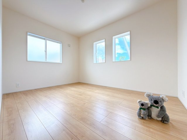 【洋室】 | 前橋市北代田町　新築住宅 | さまざまにカスタマイズしていただけるシンプルなデザインの内装。ご自身で素敵な空間を創り上げられます。