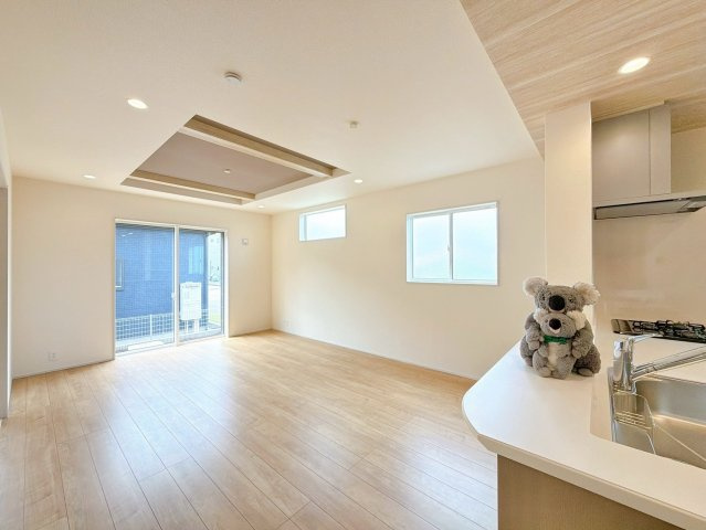 【居間・リビング】 | 前橋市北代田町　新築住宅 | 気がづけば家族が集まって楽しい会話と食事が始まる。皆で笑って過ごす幸せ溢れるリビング。