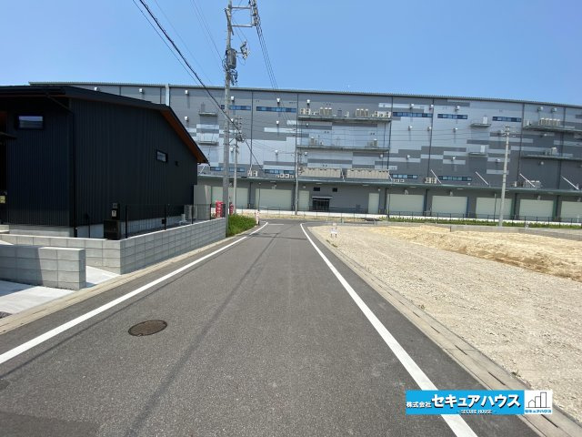 【同施工物件ご案内可能】知多市新知字南新生 全3棟 の前面道路含む現地写真|事前予約にて現地ご見学いただけます！お気軽にお問い合わせください♪
■株式会社　セキュアハウス■
住宅ローンに強く、知識、経験豊富なスタッフ在籍
お客様に寄り添い、ご成約後もサポート致します。