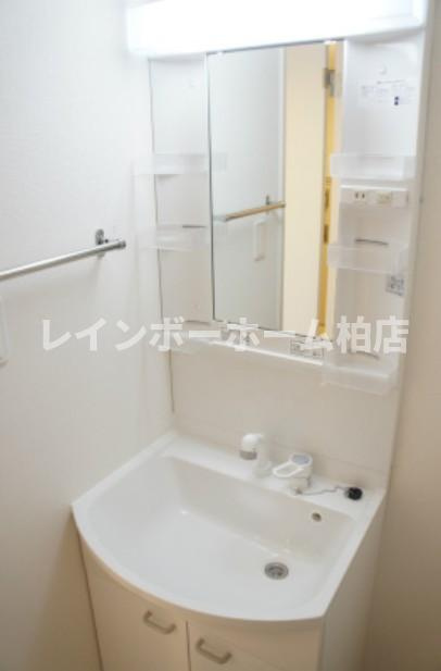 仲介手数料（賃料の1.10ヵ月）の50％OFF対象物件！の洗面所|忙しい朝には欠かせない洗面所です