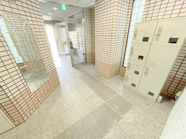 ルシェル新大阪のロビー