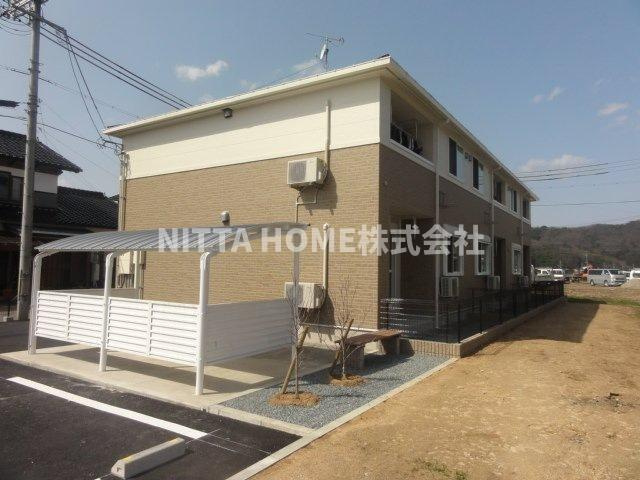 明倫館のエントランス|屋根付きの駐輪場もあります◇