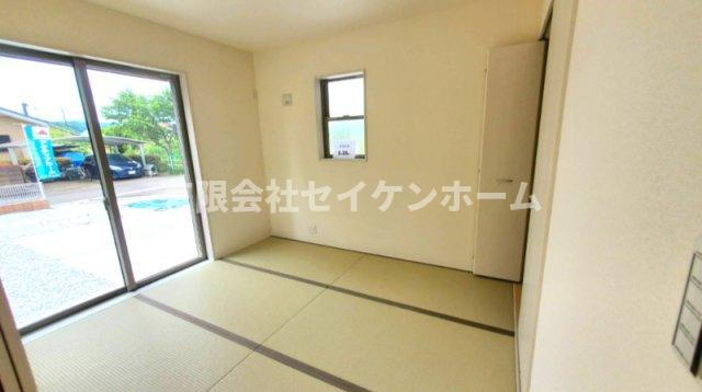 寄居町　新築住宅　南西角地日当たり良好‼の和室