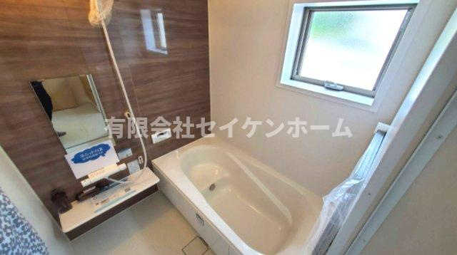 寄居町　新築住宅　南西角地日当たり良好‼の浴室