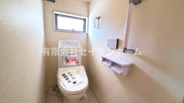 寄居町　新築住宅　南西角地日当たり良好‼のトイレ