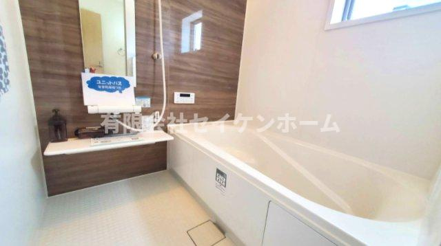 寄居町　新築住宅　南西角地日当たり良好‼の浴室