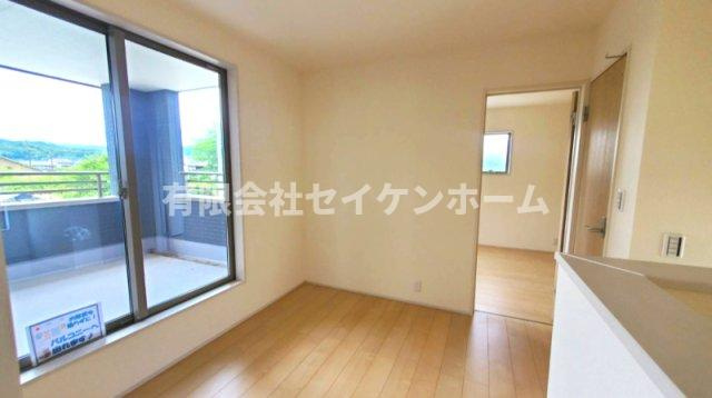 寄居町　新築住宅　南西角地日当たり良好‼のランドリースペース