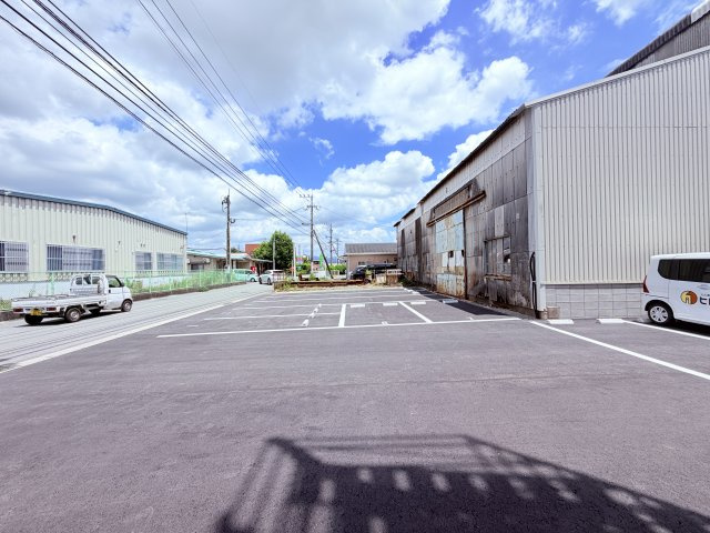 アレクサンドライト八女の駐車場