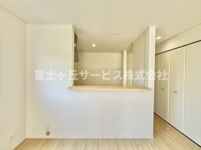 【キッチン】 | 浜松市中央区村櫛町 新築一戸建て 1号棟 | 前から見たキッチンです