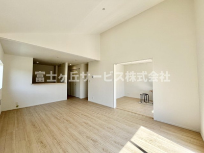 【居間・リビング】 | 浜松市中央区村櫛町 新築一戸建て 1号棟 | リビングダイニングです