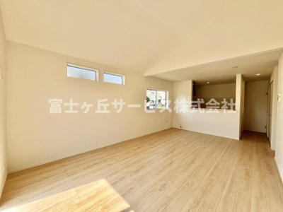 【居間・リビング】 | 浜松市中央区村櫛町 新築一戸建て 1号棟 | リビングです