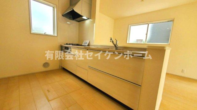 寄居　新築住宅２号棟　カースペ－ス５台可‼のキッチン