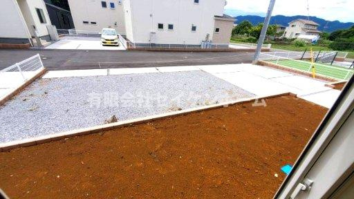 寄居　新築住宅２号棟　カースペ－ス５台可‼の駐車場