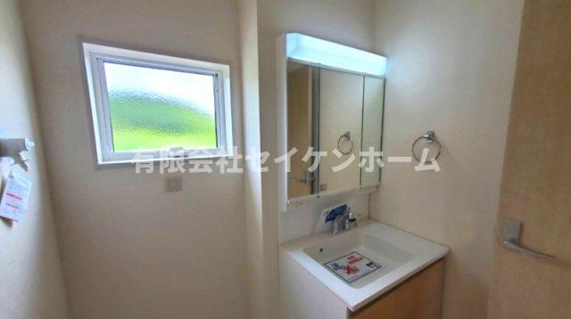 寄居　新築住宅２号棟　カースペ－ス５台可‼の独立洗面台