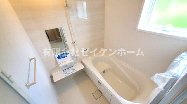 寄居　新築住宅２号棟　カースペ－ス５台可‼の浴室