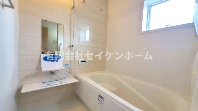 寄居　新築住宅２号棟　カースペ－ス５台可‼の浴室