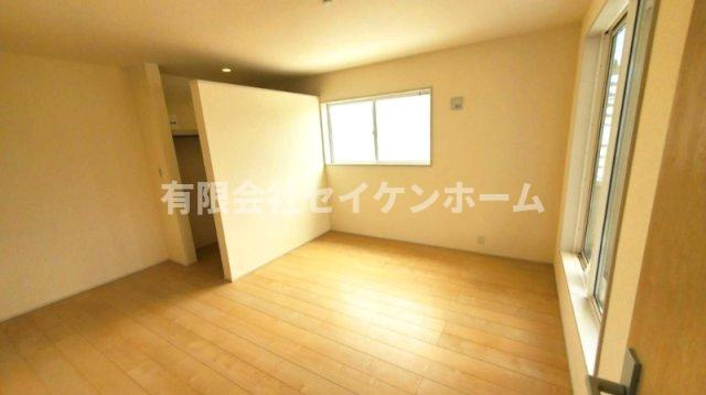 寄居　新築住宅２号棟　カースペ－ス５台可‼の寝室