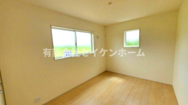 寄居　新築住宅２号棟　カースペ－ス５台可‼の洋室