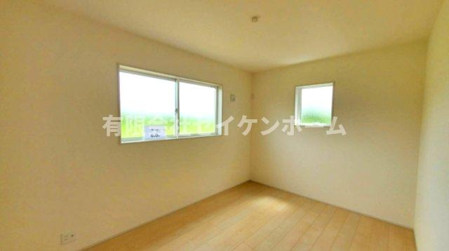 寄居　新築住宅２号棟　カースペ－ス５台可‼の洋室