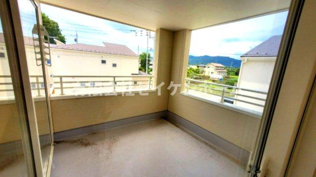 寄居　新築住宅２号棟　カースペ－ス５台可‼のバルコニー
