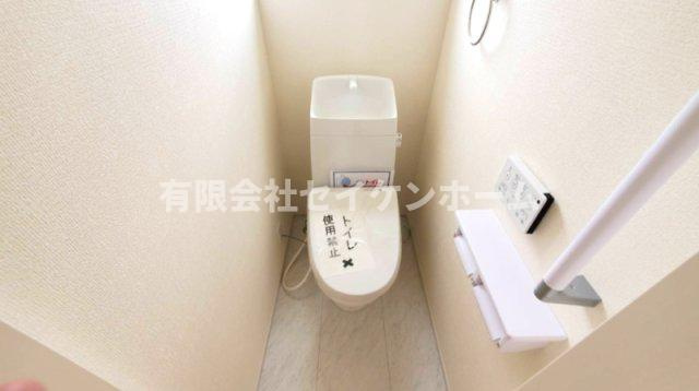 寄居　新築住宅２号棟　カースペ－ス５台可‼のトイレ