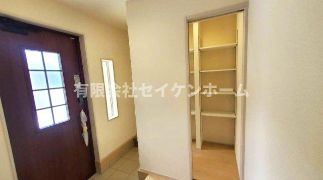 寄居　新築住宅２号棟　カースペ－ス５台可‼の玄関