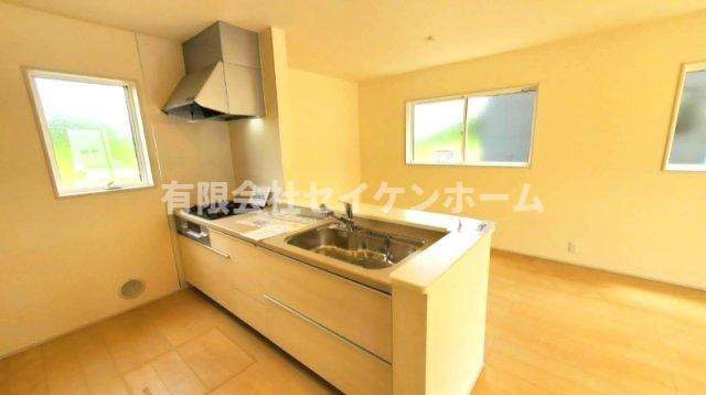 寄居　新築住宅２号棟　カースペ－ス５台可‼のキッチン