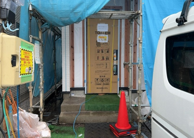 【玄関】 | 玄関は、狭すぎると複数人で使いにくく、広すぎても無駄な空間になりがちです。最低2畳を目安にして、家の広さとの兼ね合いや家族の人数を考慮して決めるとよいでしょう。現地を見学して快適な玄関を選びましょう！