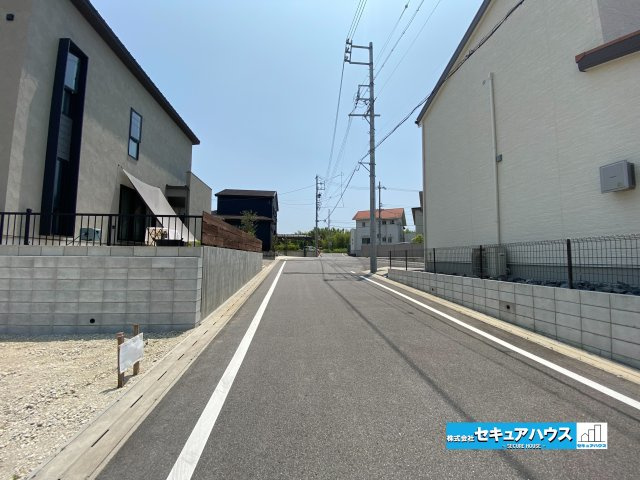 【同施工物件ご案内可能】知多市新知字南新生 全3棟 の前面道路含む現地写真|事前予約にて現地ご見学いただけます！お気軽にお問い合わせください♪
■株式会社　セキュアハウス■
住宅ローンに強く、知識、経験豊富なスタッフ在籍
お客様に寄り添い、ご成約後もサポート致します