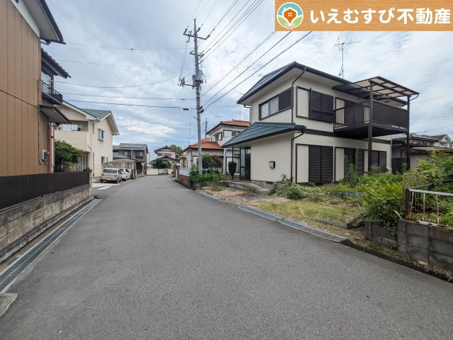熊谷市上之　中古戸建の前面道路含む現地写真