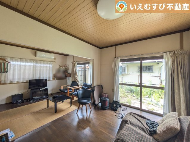 熊谷市上之　中古戸建の居間・リビング