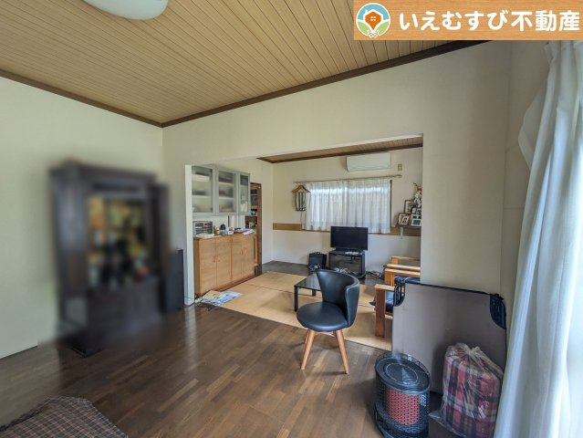 熊谷市上之　中古戸建の居間・リビング