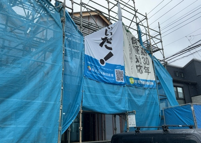 【構造・工法・仕様】 | 木造住宅とは土台、壁、柱など建築物の強度を支える構造体の材に木が使用されている構造を指します。構造体は建物の自重を支えるだけではなく風圧や水圧、積裁荷重などあらゆる衝撃に耐えるための基礎です。
