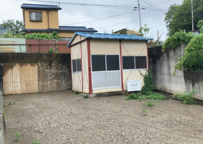 【外観】 | 八王子市犬目町倉庫 | 物件の詳細については、現地を見てわかること以外に、役所や法務局などで調べないとわからないことがあります。そのため、現地に行く場合は、もしこの物件を買ったらどのような生活ができるかをイメージしましょう。