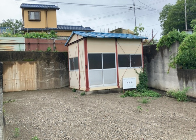 【外観】 | 八王子市犬目町倉庫 | 物件の詳細については、現地を見てわかること以外に、役所や法務局などで調べないとわからないことがあります。そのため、現地に行く場合は、もしこの物件を買ったらどのような生活ができるかをイメージしましょう。
