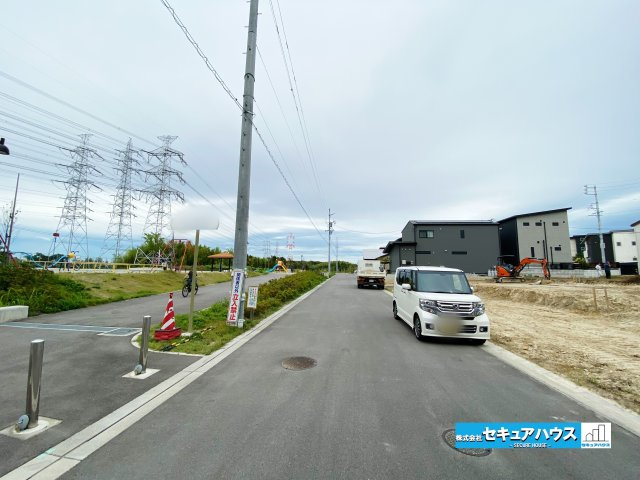 【同施工物件ご案内可能】知多市新知字南新生 全3棟 の前面道路含む現地写真|事前予約にて現地ご見学いただけます！お気軽にお問い合わせください♪
■株式会社　セキュアハウス■
住宅ローンに強く、知識、経験豊富なスタッフ在籍
お客様に寄り添い、ご成約後もサポート致します。